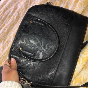 Black medium size purse!